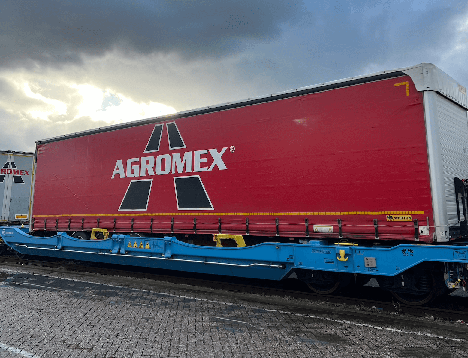 Agromex Trailers per spoor vervoeren vanaf RSC port of rotterdam