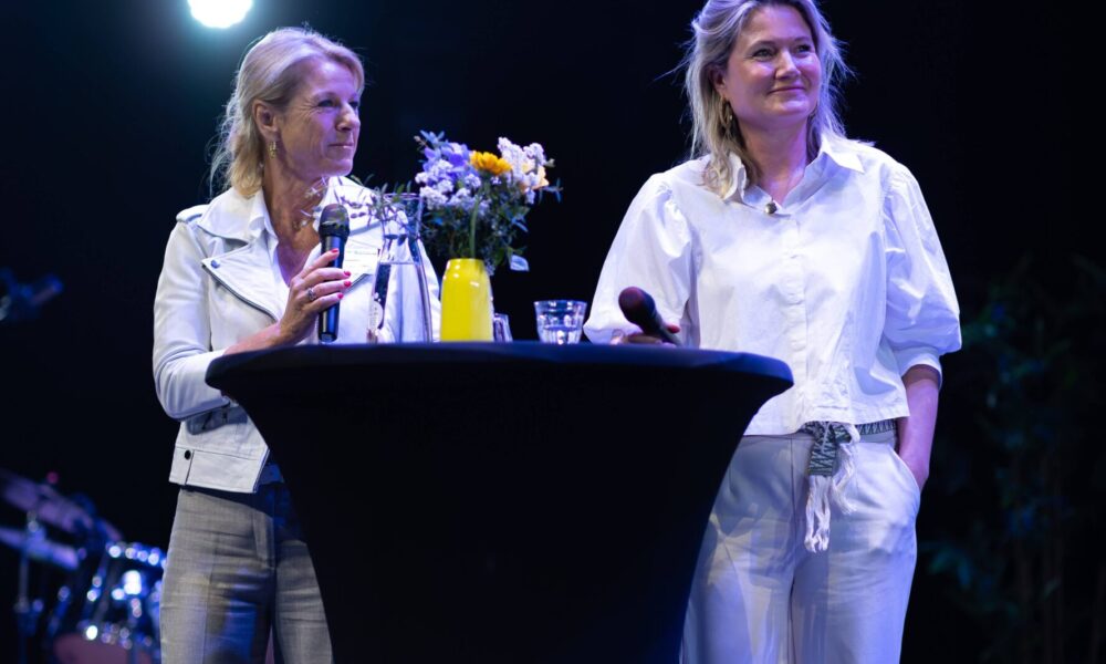 Susanne Dirsken van Schavemaker en Annet Koster Directeur KNRV