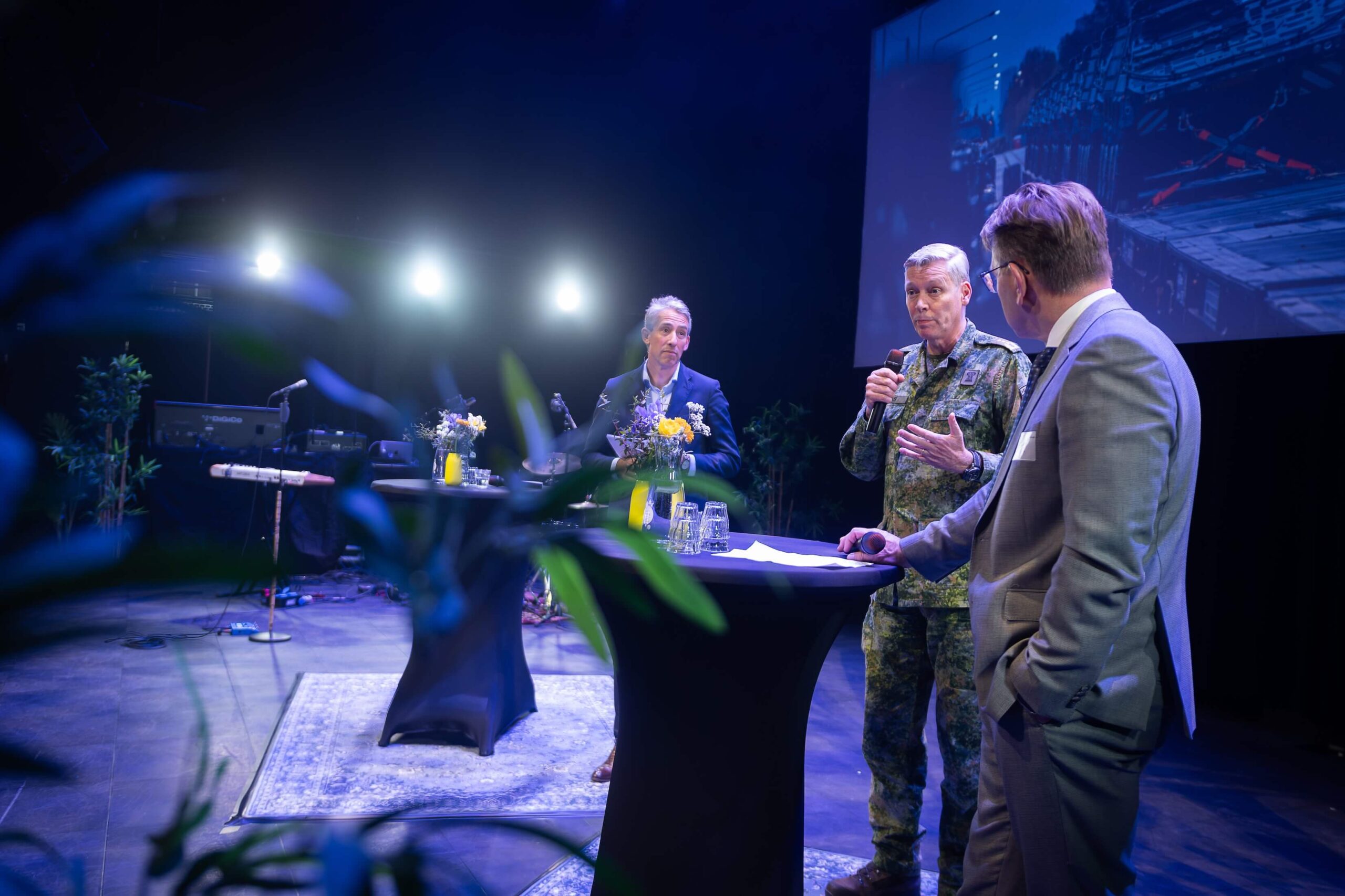 Cas König, CEO van North Sea Port, en luitenant-generaal Jan-Willem Maas, commandant van het Defensie Ondersteuningscommando (DOSCO) op het spoorcongres