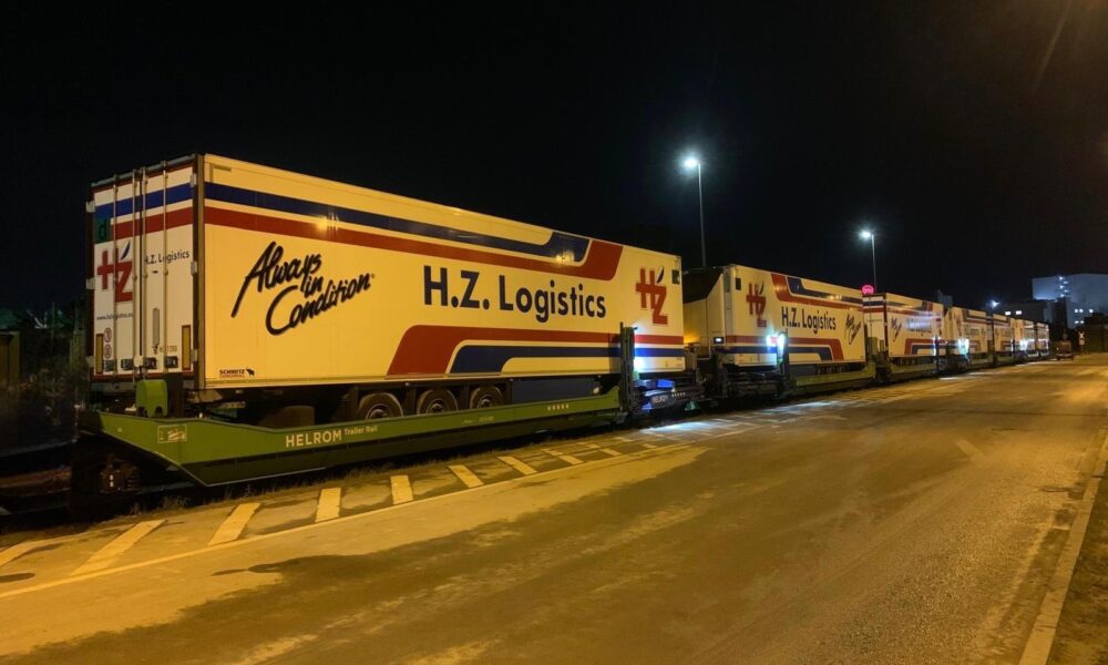 zeven trailers met planten intermodaal (goederentrein) vervoerd naar Polen