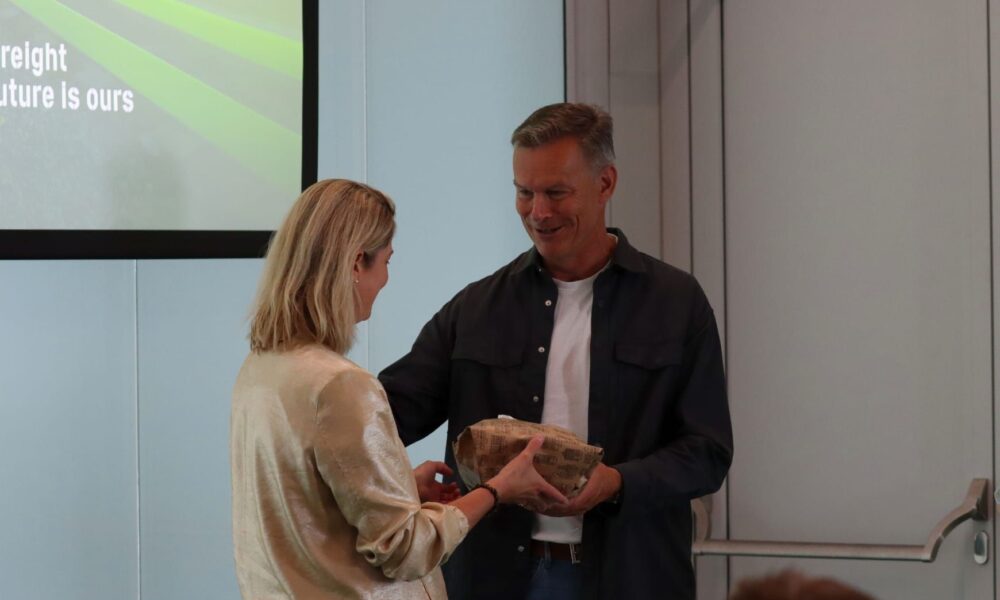 Peter Boom en Caroline koiter tijdens Kennissessie spoorgoederenvervoer Royal Haskoning
