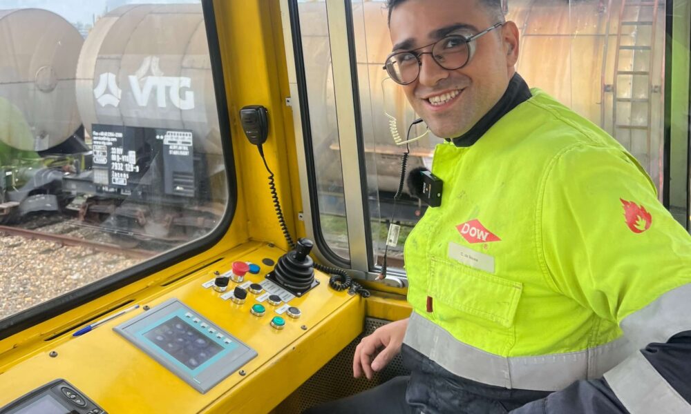 Goederenmachinist tijdens dag van de treinmachinist